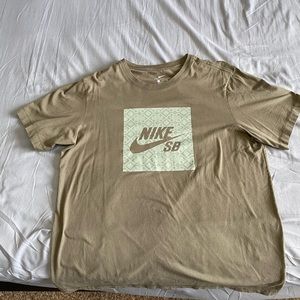 Nike SB T-Shirt. Size- L, Color- Green